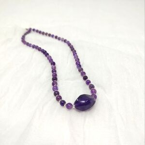 Semi-precious purple stone bead necklace, possibly amethyst